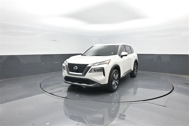 Photo of 2023 Pearl White Tri-Coat Nissan Rogue