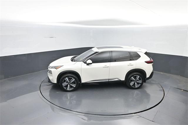 Photo of 2023 Pearl White Tri-Coat Nissan Rogue