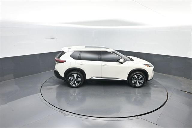 Photo of 2023 Pearl White Tri-Coat Nissan Rogue