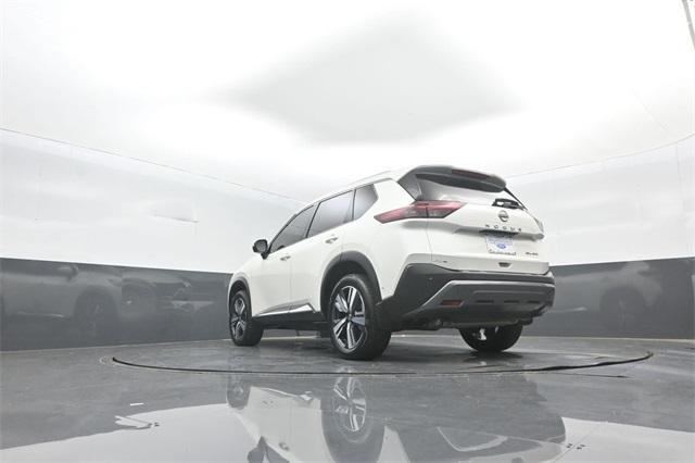 Photo of 2023 Pearl White Tri-Coat Nissan Rogue