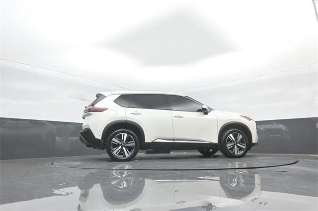 Photo of 2023 Pearl White Tri-Coat Nissan Rogue