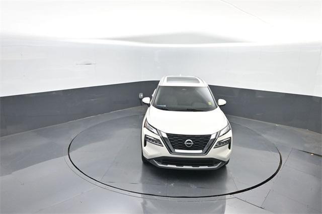 Photo of 2023 Pearl White Tri-Coat Nissan Rogue