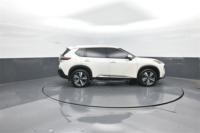 Photo of 2023 Pearl White Tri-Coat Nissan Rogue