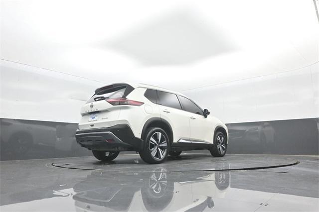 Photo of 2023 Pearl White Tri-Coat Nissan Rogue