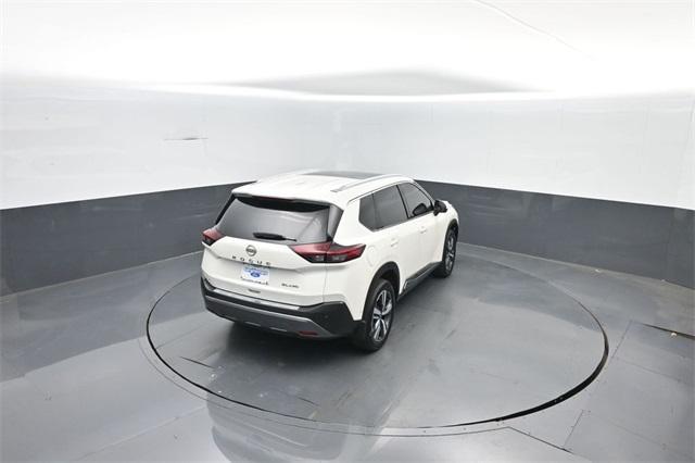 Photo of 2023 Pearl White Tri-Coat Nissan Rogue