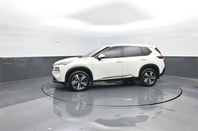 Photo of 2023 Pearl White Tri-Coat Nissan Rogue
