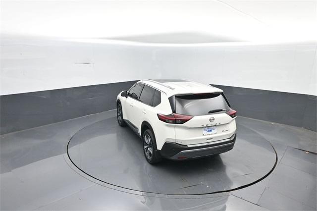 Photo of 2023 Pearl White Tri-Coat Nissan Rogue
