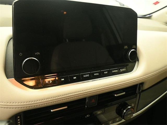 Photo of 2023 Pearl White Tri-Coat Nissan Rogue