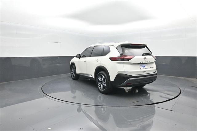 Photo of 2023 Pearl White Tri-Coat Nissan Rogue