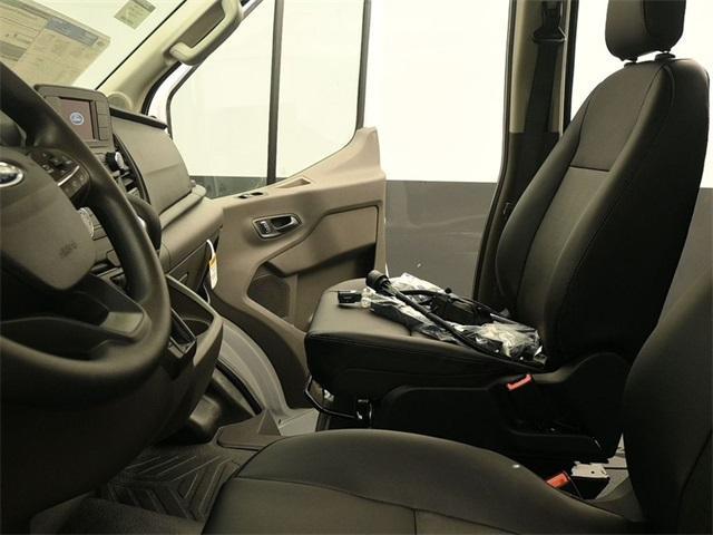 Photo of 2025 Oxford White Ford Transit-250