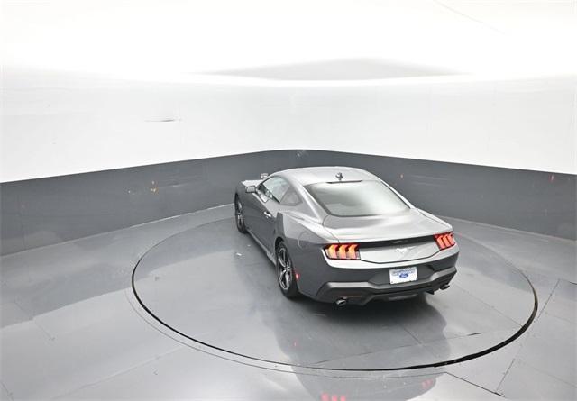 Photo of 2025 Gray Metallic Ford Mustang