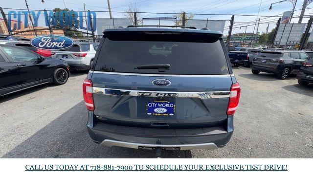 Photo of 2018 Blue Metallic Ford Expedition