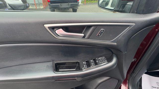 Photo of 2017 Burgundy Ford Edge
