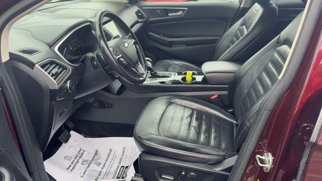 Photo of 2017 Burgundy Ford Edge