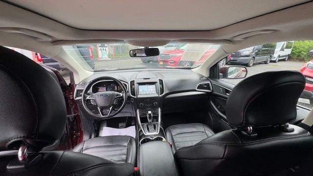 Photo of 2017 Burgundy Ford Edge