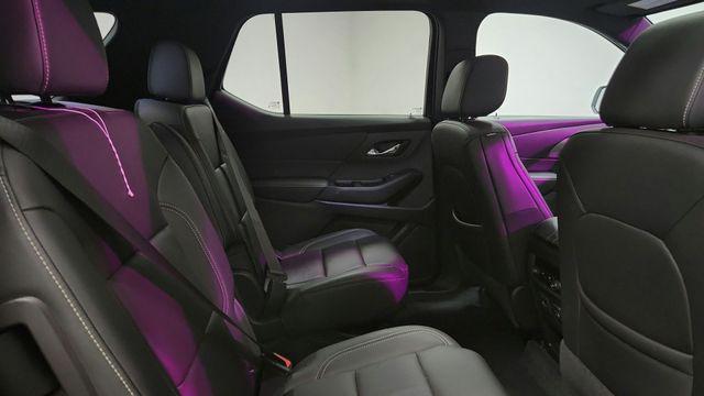 Photo of 2022 Iridescent Pearl Tricoat Chevrolet Traverse