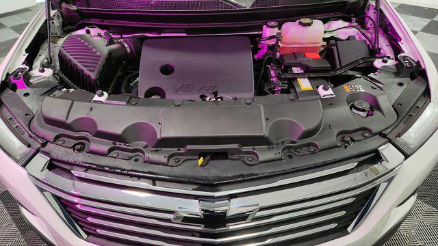 Photo of 2022 Iridescent Pearl Tricoat Chevrolet Traverse