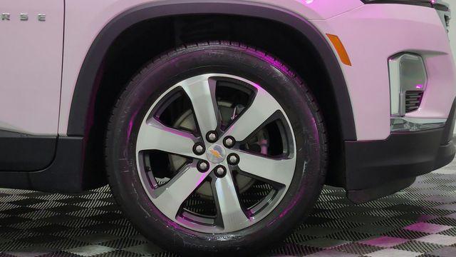 Photo of 2022 Iridescent Pearl Tricoat Chevrolet Traverse