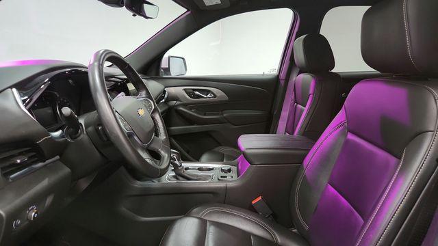 Photo of 2022 Iridescent Pearl Tricoat Chevrolet Traverse