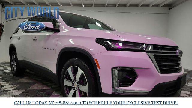 Photo of 2022 Iridescent Pearl Tricoat Chevrolet Traverse