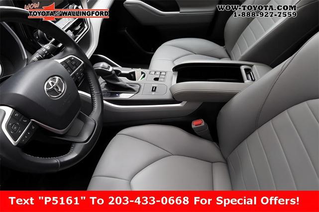 Photo of 2023 Ruby Flare Pearl Toyota Highlander