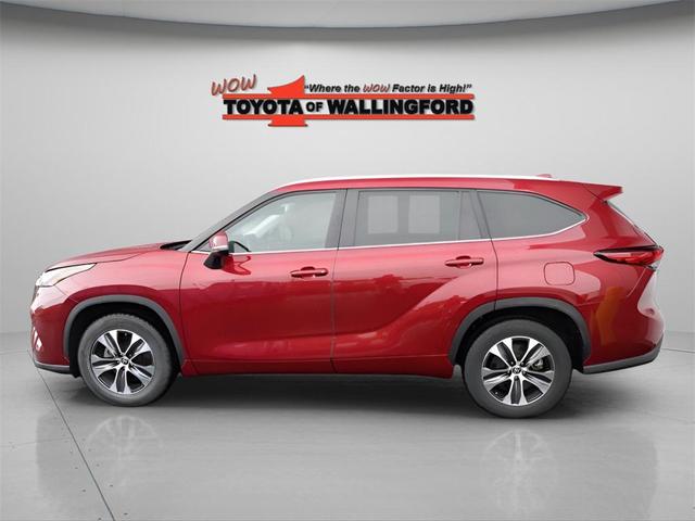 Photo of 2023 Ruby Flare Pearl Toyota Highlander