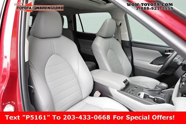 Photo of 2023 Ruby Flare Pearl Toyota Highlander