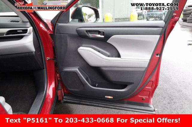 Photo of 2023 Ruby Flare Pearl Toyota Highlander