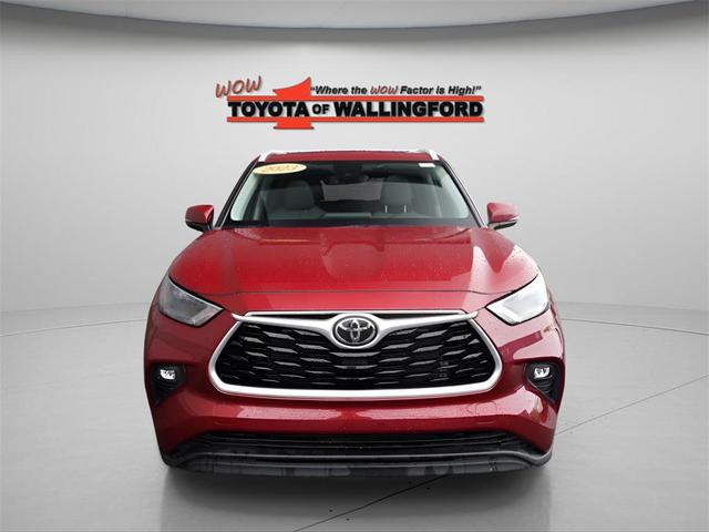 Photo of 2023 Ruby Flare Pearl Toyota Highlander