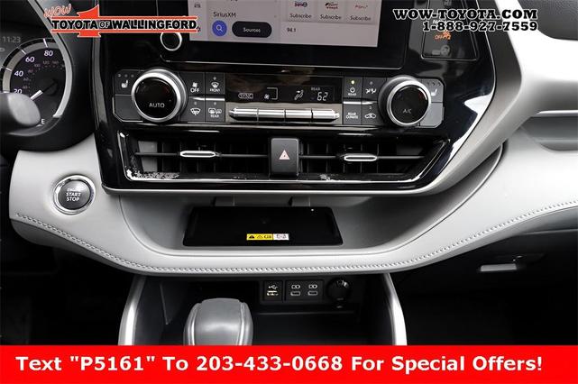 Photo of 2023 Ruby Flare Pearl Toyota Highlander