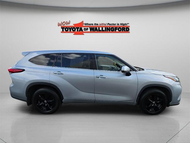 Photo of 2022 Celestial Silver Metallic Toyota Highlander