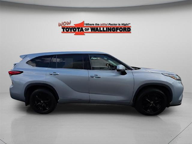 Photo of 2022 Celestial Silver Metallic Toyota Highlander