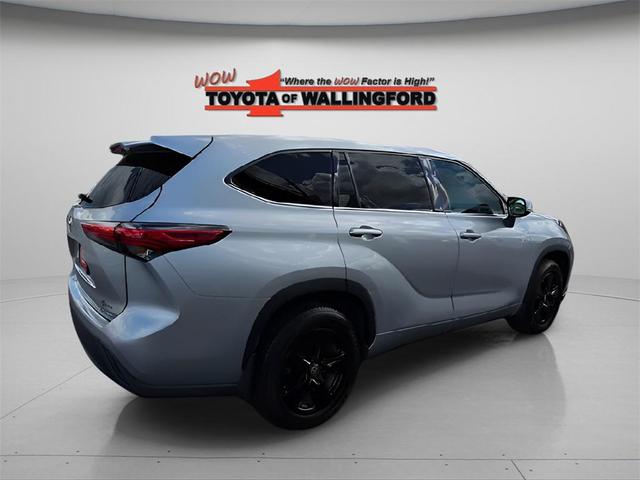 Photo of 2022 Celestial Silver Metallic Toyota Highlander
