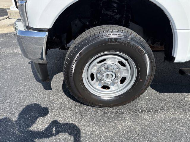 Photo of 2021 Oxford White Ford F-250