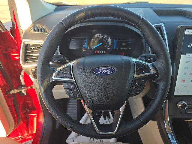 Photo of 2024 Rapid Red Metallic Tinted Clearcoat Ford Edge