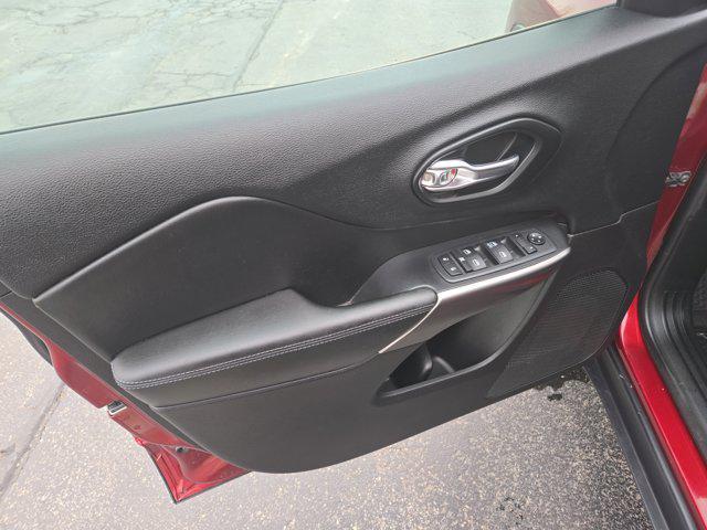 Photo of 2020 Velvet Red Pearlcoat Jeep Cherokee