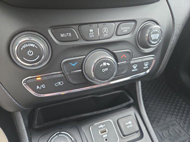 Photo of 2020 Velvet Red Pearlcoat Jeep Cherokee