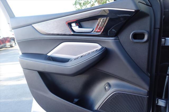 Photo of 2026 Silver Acura MDX