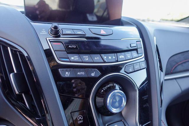 Photo of 2025 Platinum White Pearl Acura RDX