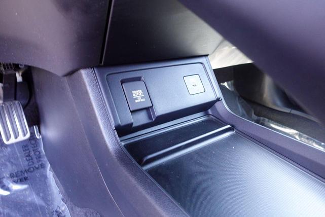 Photo of 2025 Platinum White Acura RDX