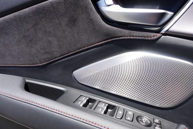 Photo of 2025 Platinum White Acura RDX