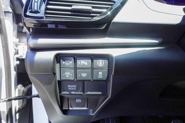 Photo of 2025 Platinum White Acura RDX