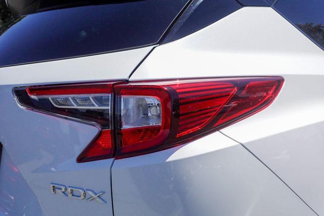 Photo of 2025 Platinum White Acura RDX