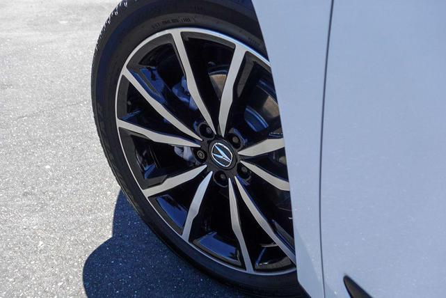 Photo of 2025 Platinum White Acura RDX