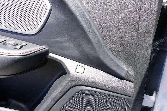 Photo of 2025 Platinum White Acura RDX