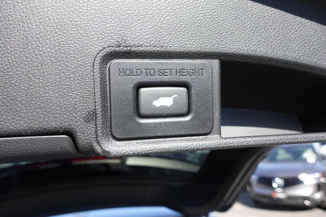 Photo of 2025 Platinum White Acura RDX