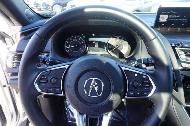 Photo of 2025 Platinum White Acura RDX