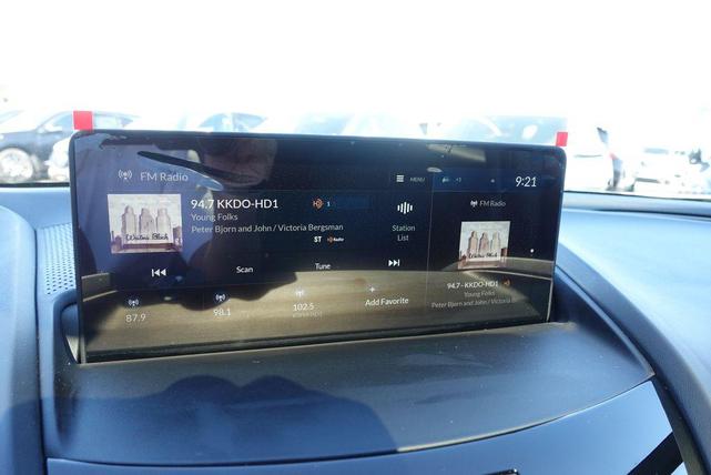 Photo of 2025 Platinum White Acura RDX