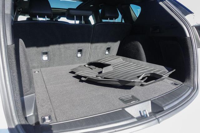 Photo of 2025 Platinum White Acura RDX