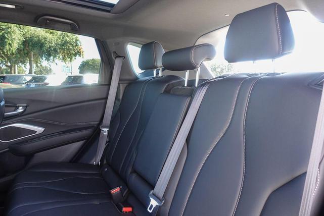 Photo of 2025 Platinum White Acura RDX